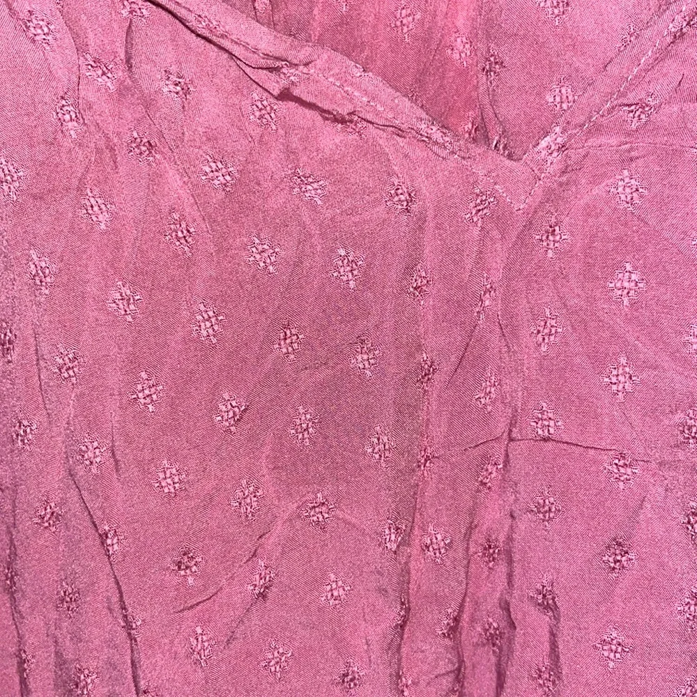 Beautiful Old Navy Women’s Embroidered Rose Pink Long Sleeve Blouse - Picture 4 of 6